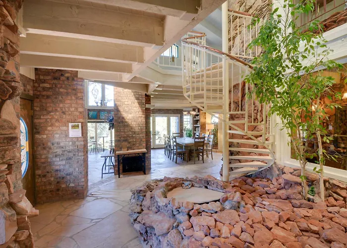 Stone Manor | Hot Tub Red Rock Views | Guest *